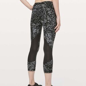 Lululemon Achromatize Ice Grey Black Crop Leggings Size 2